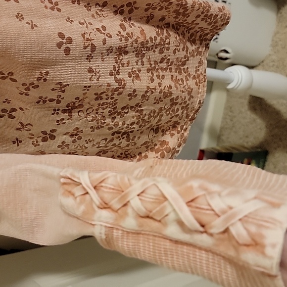 Democracy Blush Floral Blouse - Picture 2 of 5